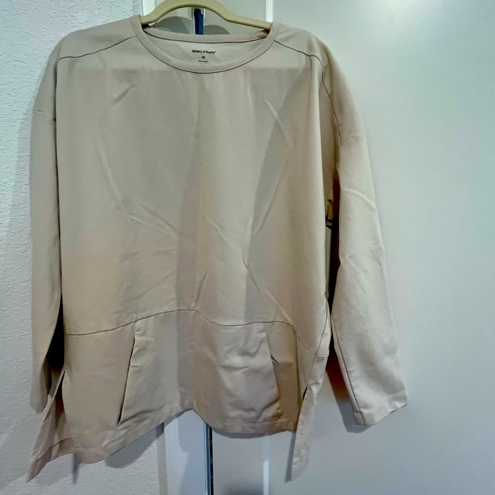 Ministry of Supply women’s long sleeved T with kangaroo pocket
